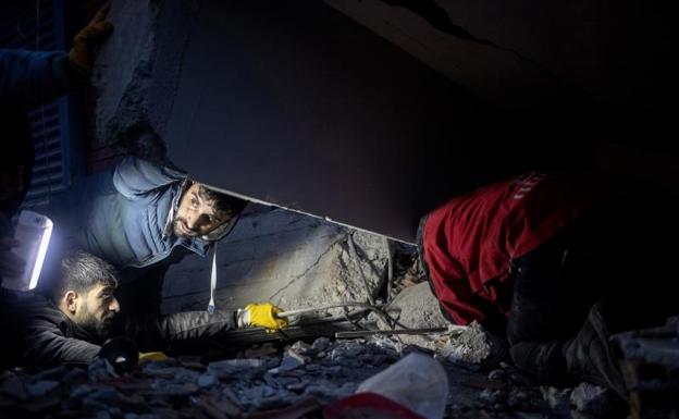 Protocolo de emergencias en la UGR para contactar con sus 17 estudiantes en Turquía tras el terremoto