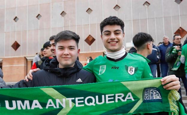 Un viaje de estudios en autobús hasta la Copa en Granada desde Antequera
