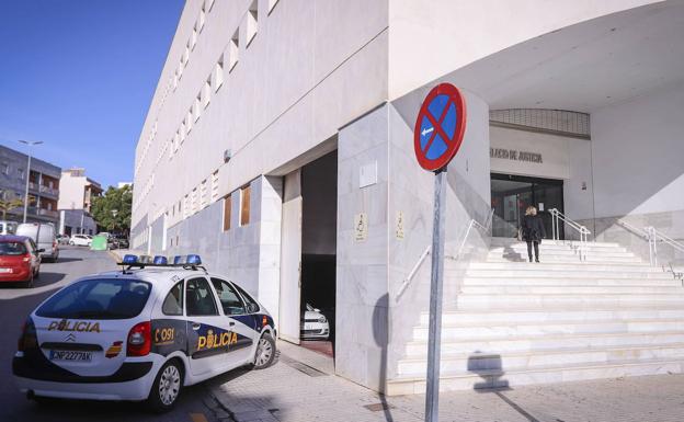 El juicio al docente de Albuñol acusado de abusar de un alumno será en noviembre