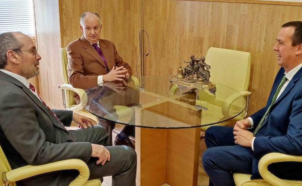 Reunión con el subdelegado para abordar la situación de la Justicia en Almería