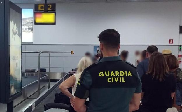 Arrestan a la mujer que intentó huir con una menor de Berja por incumplir la orden de alejamiento