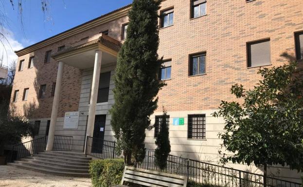 El alcalde de Iznalloz asegura que desconocía el fraude eléctrico mientras el PP pide su dimisón