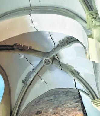 La torre de la iglesia de La Magdalena se mueve y resquebraja una nave lateral