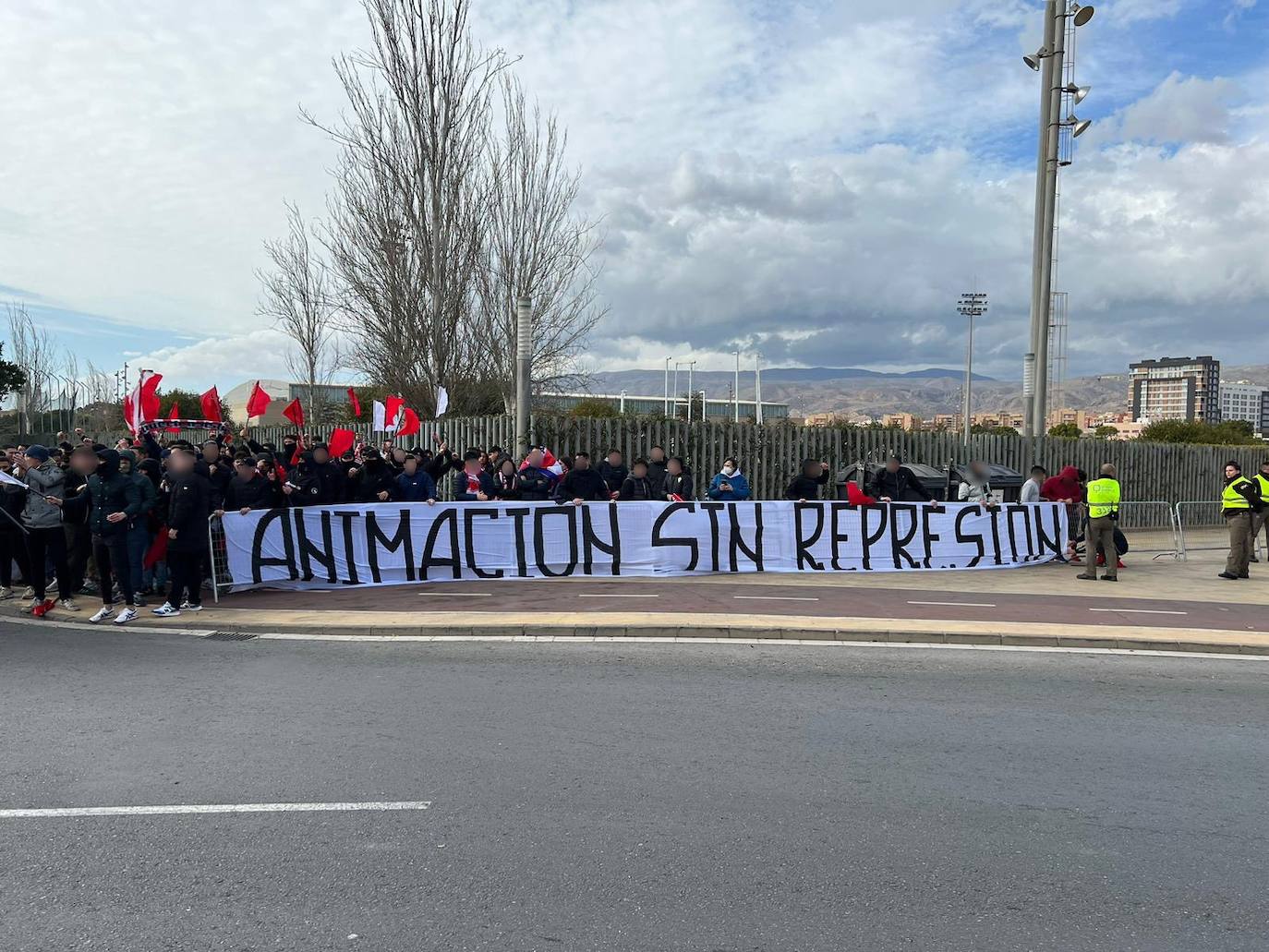 La 'disputa' entre Grada Joven y la seguridad privada de la Almería vivió el sábado un nuevo episodio