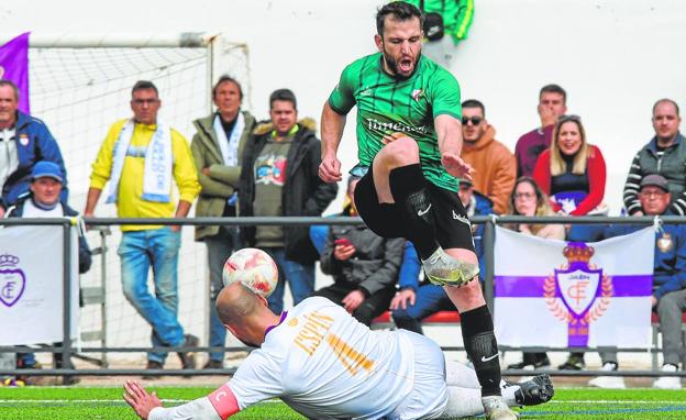 El Real Jaén recupera la sonrisa en el rol de visitante en Las Viñas