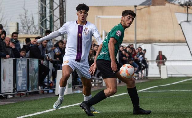 El Huétor Vega paga caro un tempranero error ante el Jaén