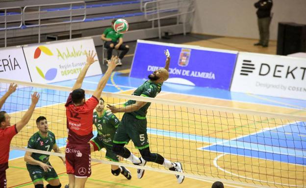 Reaparece el mejor Unicaja Costa de Almería en el mejor momento