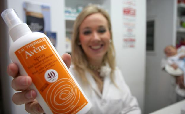 Farmacéuticos recomiendan usar fotoprotectores todo el año