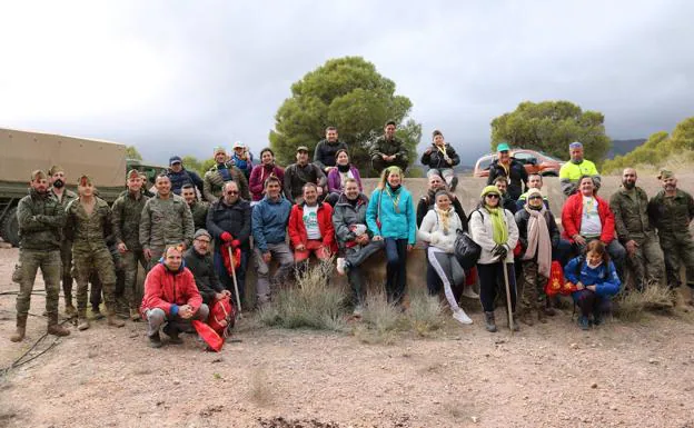 La Desértica une a La Legión y Serbal para plantar 750 árboles en la Sierra de Gádor