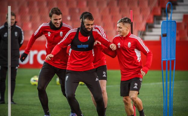 Víctor Díaz recupera el rol de lateral derecho