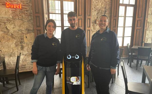 Lala, la camarera futurista de Almería