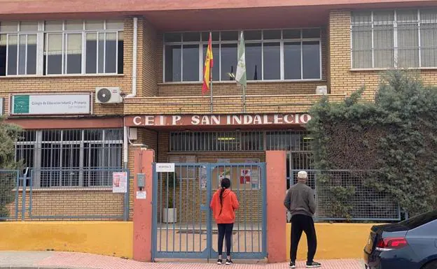 Junta y Consistorio «se pasan la pelota» en el mantenimiento del colegio de La Cañada