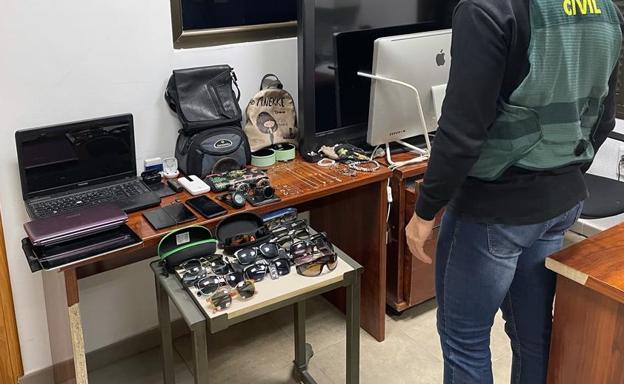 Robaban objetos de valor en casas con los dueños dentro y los vendían en tiendas de segunda mano