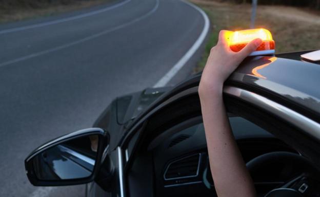 La DGT homologa una nueva luz V16 más barata: así es esta señal de emergencias