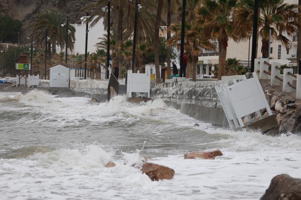 Nuevo destrozo en las playas de la Costa de Granada por el temporal