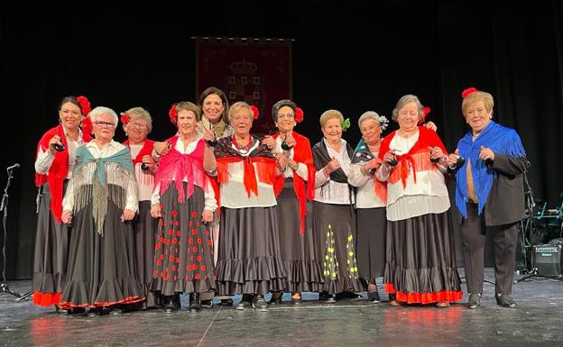 Más de 400 asistentes para homenajear a las personas mayores en Jaén