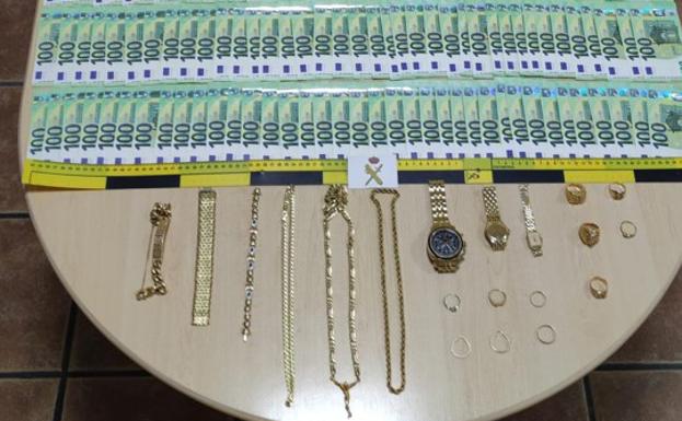 Roban casi 60.000 euros a un matrimonio de ancianos en su casa mientras estaban en el Hospital de Jaén