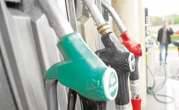 Advertencia de la OCU a conductores para repostar barato gasolina o diésel