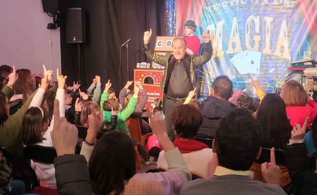 Magia y circo hacen «perder la cabeza» a los asistentes en SALALApaca