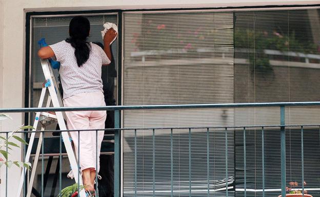 Las mujeres ganan en Jaén 2.300 euros al año menos que los hombres y tienen el doble de paro