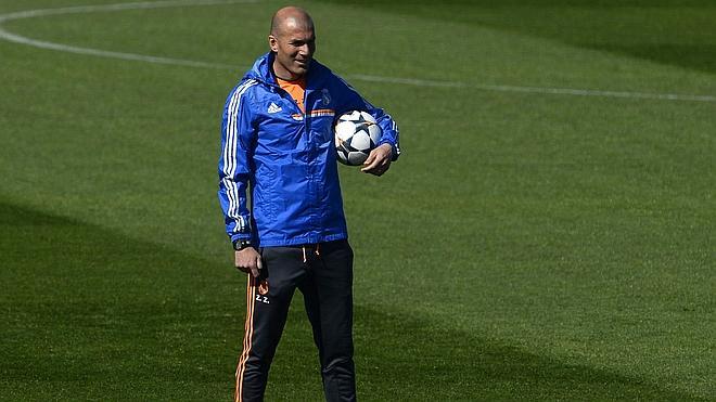 Zidane se estrena como primer entrenador con el Castilla