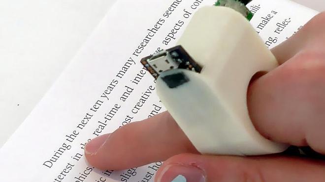 La lectura con los dedos va más allá del braille