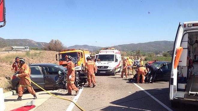 Tres muertos en una colisión frontal en Valencia