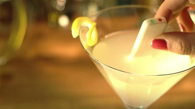 Un dispositivo protege las bebidas de sustancias no deseadas