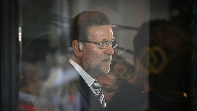 Rajoy dice que Guindos deberá esperar para presidir el Eurogrupo