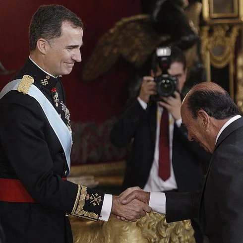 El Rey elogia la trayectoria de Botín, que hizo del Santander un banco global