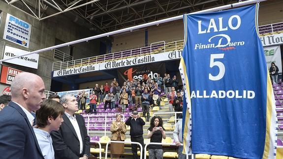 Lalo García, homenajeado en el triunfo del Valladolid