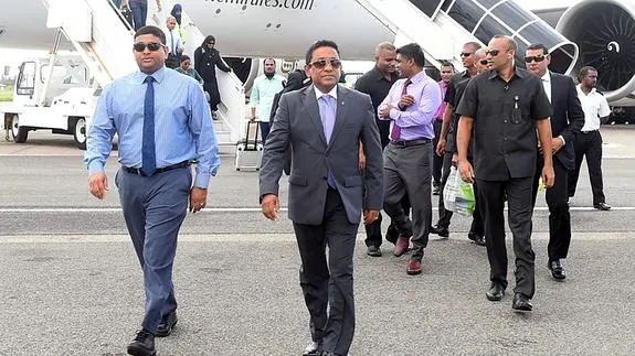 El presidente de Maldivas escapa ileso a una explosión en su lancha