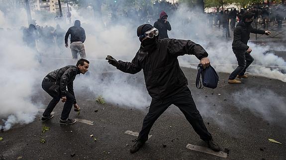 Brotes de violencia en nuevas protestas contra la reforma laboral en Francia
