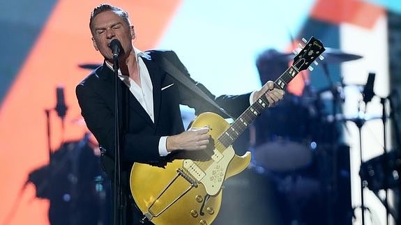 Bryan Adams cancela un concierto en EE UU para protestar contra una ley anti-gay