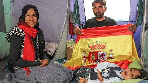 Osman, el pequeño afgano con parálisis cerebral, llegará a Valencia en dos meses