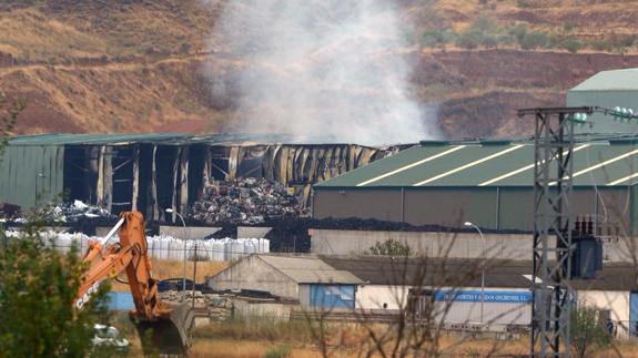 Se incendia una nave industrial en Guadalajara relacionada con la planta de reciclaje que ardió hace dos semanas
