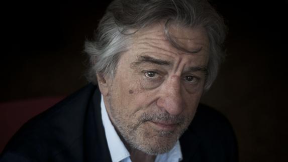 De Niro llama «estúpido» y «estafador» a Trump