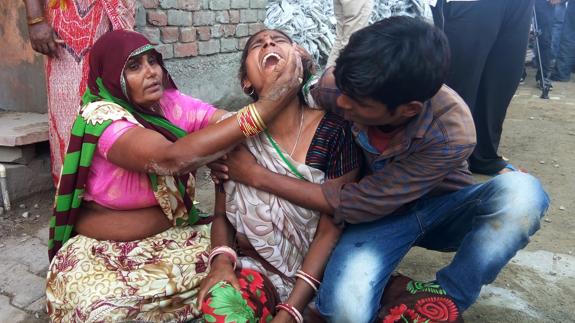 El derrumbe de un muro durante una boda en la India deja al menos 24 muertos