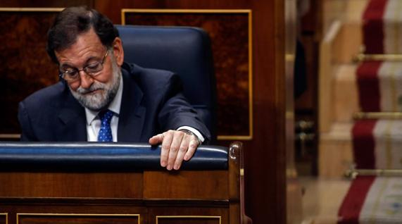 Rajoy se equivoca y vota contra sus propios Presupuestos