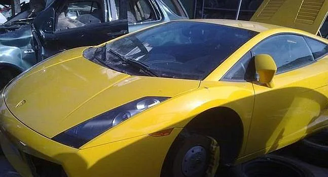 El Lamborghini que acabó por error en el desguace y las llamas que casi  'devoran' Motril | Ideal