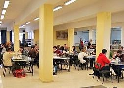 La UGR estudia subir de forma «módica» el precio del menú de los ... La UGR estudia subir de forma «módica» el precio del menú de los ...