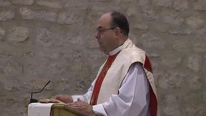 El párroco de Canena dice que hace 30 años "un hombre se emborrachaba y le pegaba a la mujer, pero no la mataba"