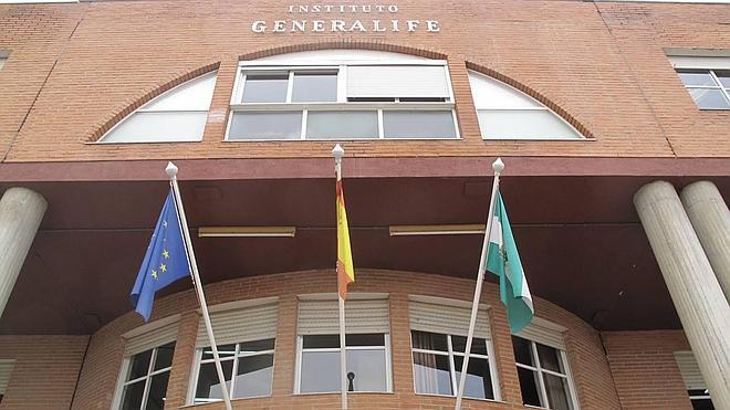 Padres del IES Generalife se plantean un encierro para exigir plazas para sus hijos