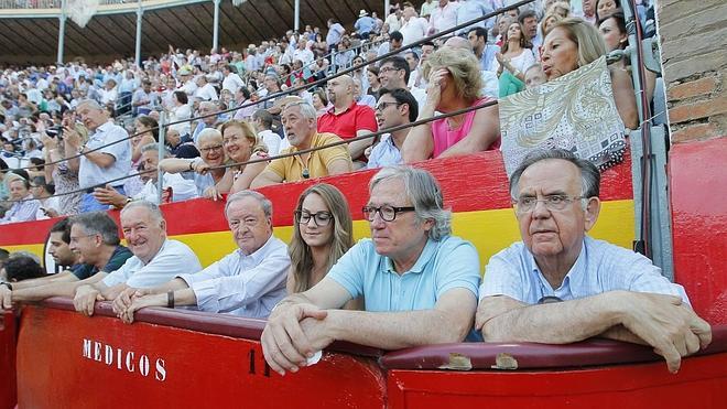 Sevillanismo por los cuatro costados, en la plaza y en el ruedo