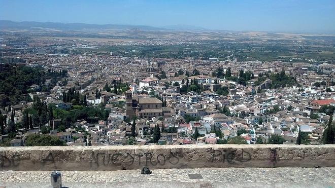 La Fiscalía pide dos años a un grafitero que se coló y pintó en el recinto de la Alhambra