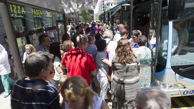 Unos 2.000 viajeros por hora en las dos primeras semanas de la LAC