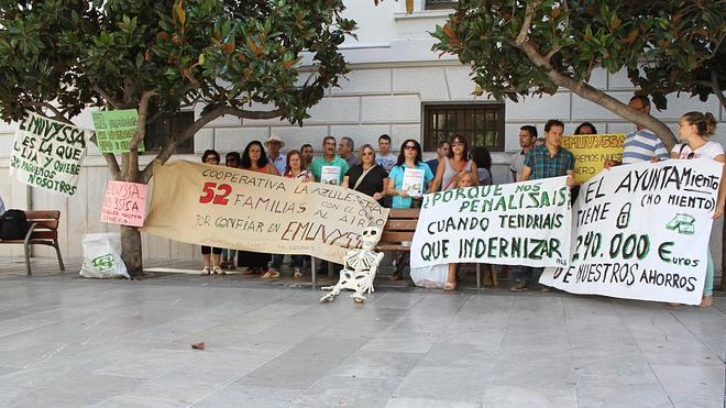 Los afectados por La Azulejera denunciarán su caso ante la fiscalía