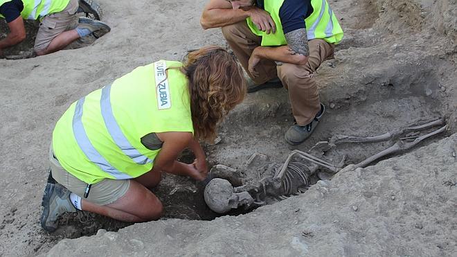 'Operación desentierro' en la necrópolis