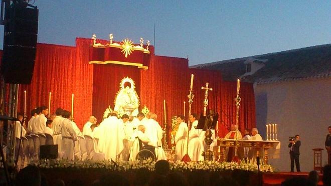La Virgen de Alharilla se corona entre el fervor de miles de devotos en Porcuna