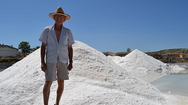 El salinero del pueblo más salado de Granada